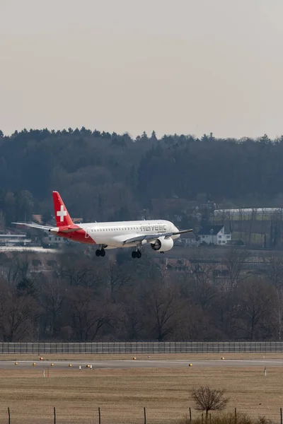 Zurich Switzerland February 2022 Helvetic Airways Embraer E190 Aircraft Arrival — Stock Photo, Image