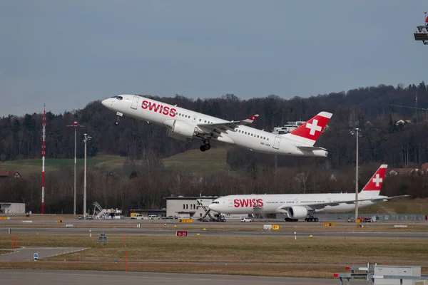 Zurych Szwajcaria Lutego 2022 Szwajcarskie Linie Lotnicze Bombardier 300 Lub — Zdjęcie stockowe