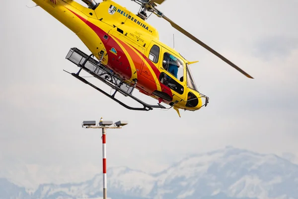 Zurich Suiza Febrero 2022 Eurocopter As350 Sale Desde Aeropuerto Internacional — Foto de Stock