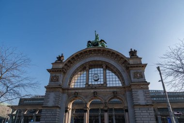 Lucerne, İsviçre, 10 Mart 2022 Şehir merkezinde bir meydanda