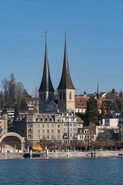 Lucerne Švýcarsko Března 2022 Věže Kostela Leodegara Jezera Lucerna Slunečného — Stock fotografie