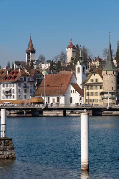 Lucerne Švýcarsko Března 2022 Pohled Jezero Lucerne Městem Pozadí Slunečného — Stock fotografie