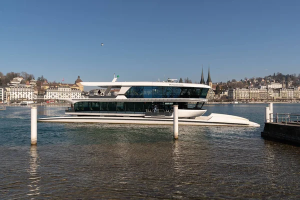 Lucerna Suíça Março 2022 Ferry Boat Está Levando Turistas Através — Fotografia de Stock