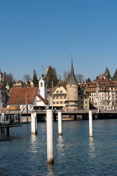 2022年3月10日 瑞士卢塞恩 以城市为背景 阳光灿烂的卢塞恩湖景 — 图库照片