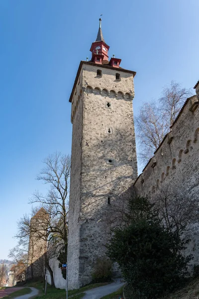 Люцерн Швейцария Марта 2022 Старая Стена Башня Центре Города — стоковое фото
