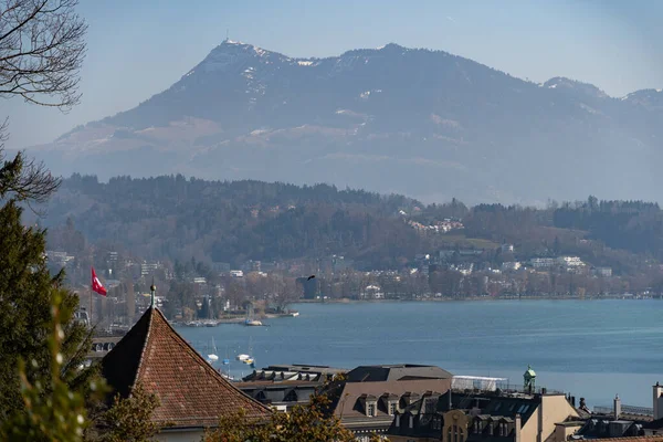 Lucerne Sviçre Mart 2022 Arka Planda Güzel Alpler Olan Göl — Stok fotoğraf