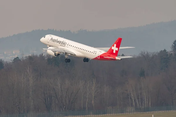 Zurique Suíça Março 2022 Helvetic Airways Embraer E190 Partir Pista — Fotografia de Stock