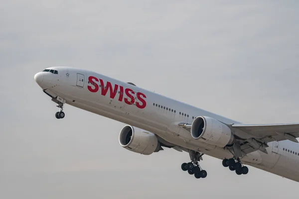 Цюрих Швейцарія Березня 2022 Року Boeing 777 300Er Swiss International — стокове фото