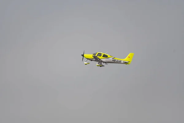 Zürih Sviçre Mart 2022 Cirrus Sr20 Pervane Uçağı Uluslararası Havaalanından — Stok fotoğraf