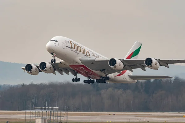 Ζυρίχη Ελβετία Μαρτίου 2022 Emirates Airbus A380 861 Απογειώνεται Από — Φωτογραφία Αρχείου