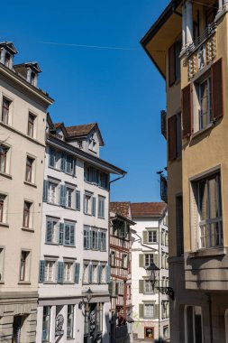 Saint Gallen, İsviçre 9 Mart 2022 Güneşli bir günde şehir merkezindeki tarihi binalar