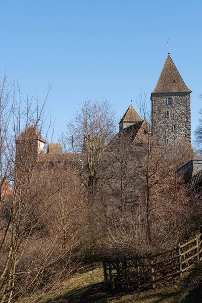 2022年2月27日 瑞士拉帕索尔市中心一个阳光灿烂的古老城堡 — 图库照片