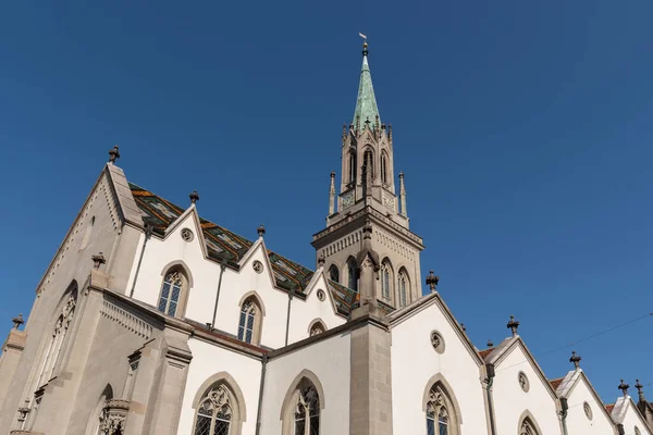 スイス サンガレン2022年3月9日晴れた日の午後に市内中心部の歴史的な聖ローレンス教会 — ストック写真