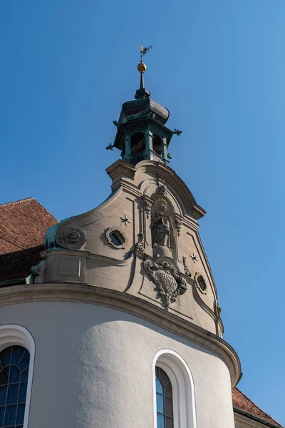 スイス サンガレン2022年3月9日晴れた日の午後に市内中心部の歴史的な古い修道院カトリック教会 — ストック写真