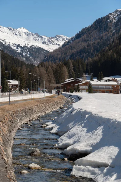 Davos Zwitserland Maart 2022 Kleine Alpiene Fluela Rivier Stroomt Naar — Stockfoto