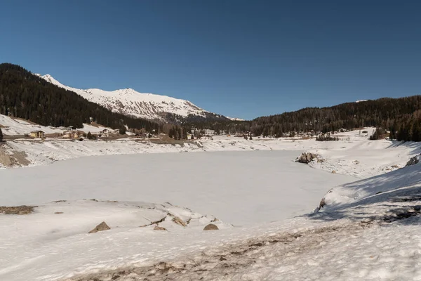 Давос Швейцария Марта 2022 Потрясающий Зимний Пейзаж Замерзшем Озере Альпийские — стоковое фото