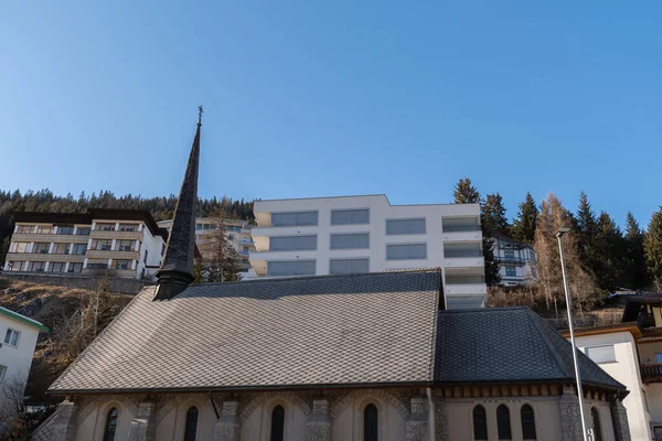 Davos Sviçre Mart 2022 Güneşli Bir Günde Küçük Bir Kilisenin — Stok fotoğraf