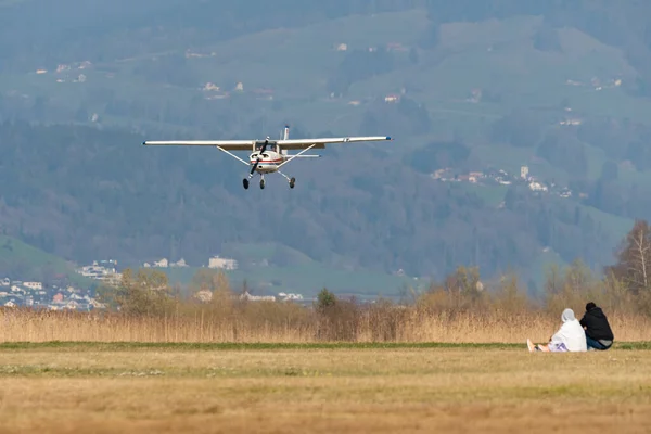 Wangen Lachen Ελβετία Μαρτίου 2022 Ελικοφόρο Αεροπλάνο Cessna 150 Προσγειώνεται — Φωτογραφία Αρχείου