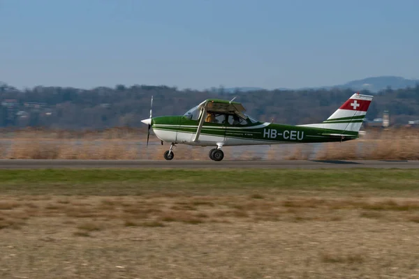 Wangen Lachen Schweiz März 2022 Propellerflugzeug Cessna 172 Landet Auf — Stockfoto