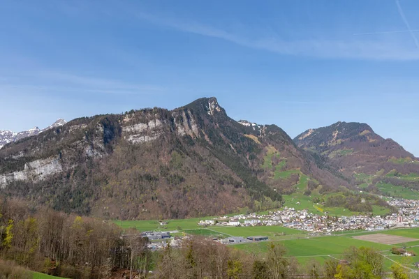 Mollis Schweiz April 2022 Atemberaubende Bergkulisse Von Einem Hügel Einem — Stockfoto