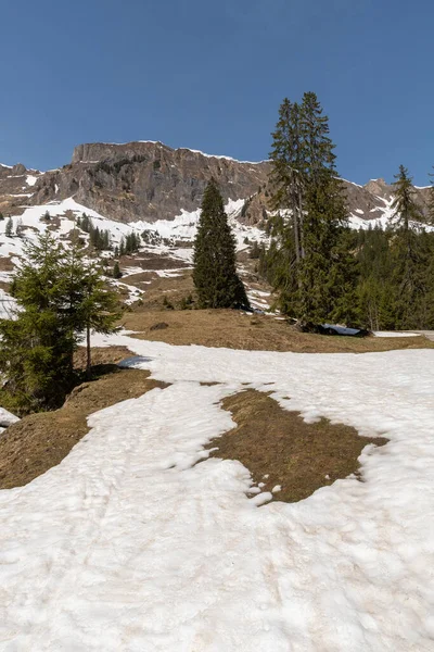 Kloental Glarus Switzerland April 2022 Lovely Winter Panorama Mountains Spring — стоковое фото