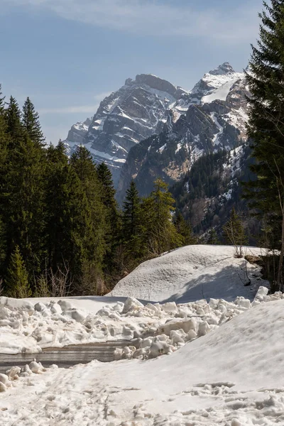 Клоентал Гларус Швейцария Апреля 2022 Прекрасная Зимняя Панорама Гор Весной — стоковое фото