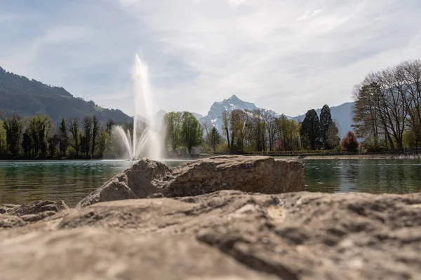 Weesen Suisse Avril 2022 Fontaine Eau Lac Walensee Printemps — Photo