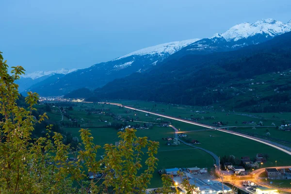 Флумс Швейцария Апреля 2022 Ночная Сцена Ванне Удивительными Горами Фейн — стоковое фото