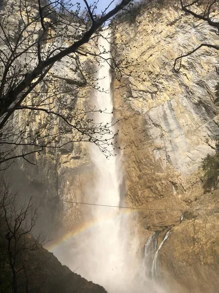 Weesen Suíça Abril 2022 Cachoeira Impressionante Nas Montanhas Alpinas — Fotografia de Stock
