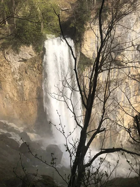 Weesen Schweiz April 2022 Beeindruckender Wasserfall Den Alpen — Stockfoto
