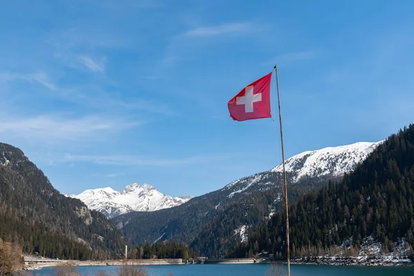 Sufers Grison Switzerland Квітня 2022 Waving Swiss Прапор Снігу Покритий — стокове фото