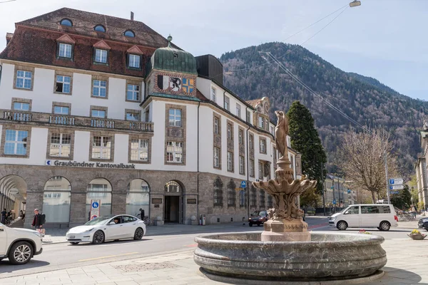 Chur Sviçre Nisan 2022 Şehir Merkezinde Tarihi Eski Çeşmesi — Stok fotoğraf