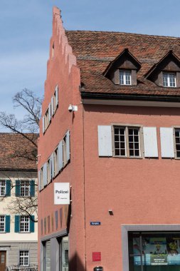 Chur, İsviçre, 11 Nisan 2022 Şehrin eski bölümündeki polis karakolu binası