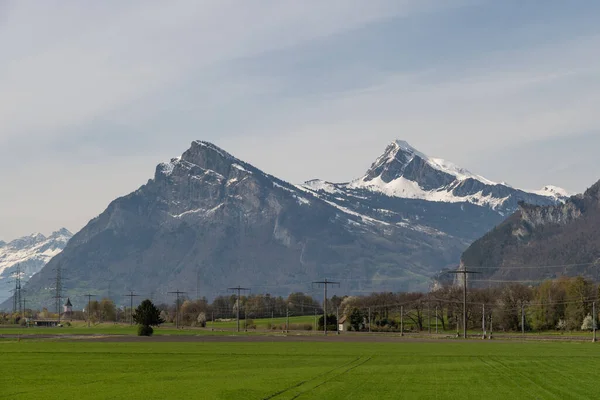 Jenins Grison Zwitserland April 2022 Alpenlandschap Met Twee Toppen Een — Stockfoto