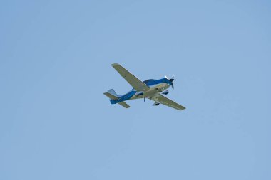 Zürih, İsviçre, 20 Mayıs 2022 Cirrus SR22T-GTS G6 pervane uçağı 32 numaralı pistten kalkıyor.