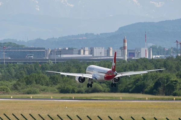 Zurique Suíça Maio 2022 Helvetic Airways Embraer 190 Está Chegando — Fotografia de Stock