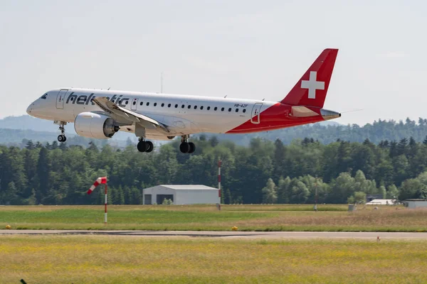 Zurique Suíça Maio 2022 Helvetic Airways Embraer 195 Chegada Aeronaves — Fotografia de Stock