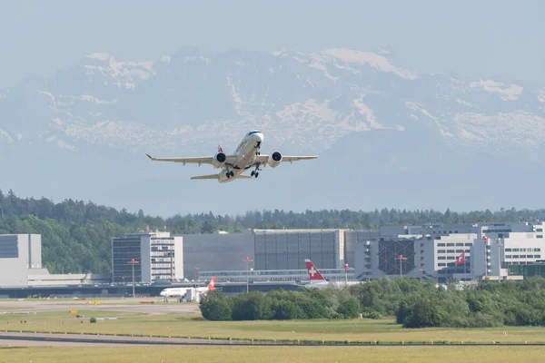 Zurich Suiza Mayo 2022 Swiss International Airlines Bombardier 100 A220 — Foto de Stock