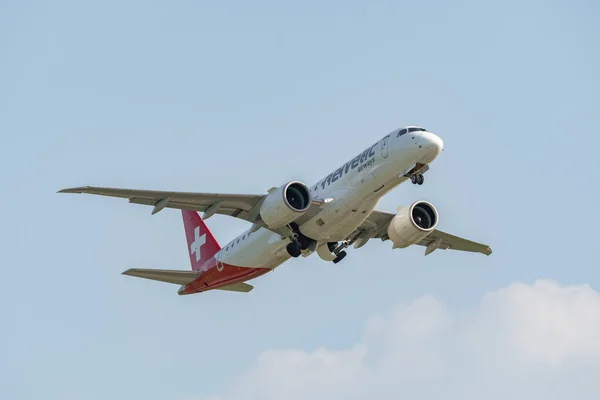 Zurigo Svizzera Maggio 2022 Aereo Helvetic Airways Embraer 190 Decolla — Foto Stock