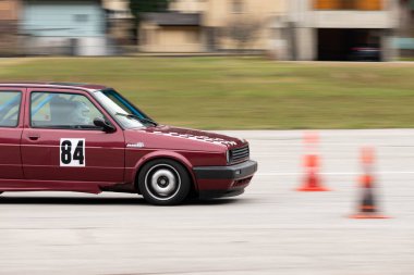 Ambri, Ticino, İsviçre, 3 Nisan 2022 Yerel havaalanı pistinde yarış pisti