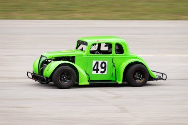 Ambri, Ticino, İsviçre, 3 Nisan 2022 Yerel havaalanı pistinde yarış pisti