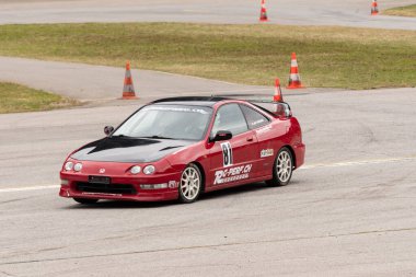 Ambri, Ticino, İsviçre, 3 Nisan 2022 Yerel havaalanı pistinde yarış pisti