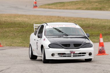 Ambri, Ticino, İsviçre, 3 Nisan 2022 Yerel havaalanı pistinde yarış pisti