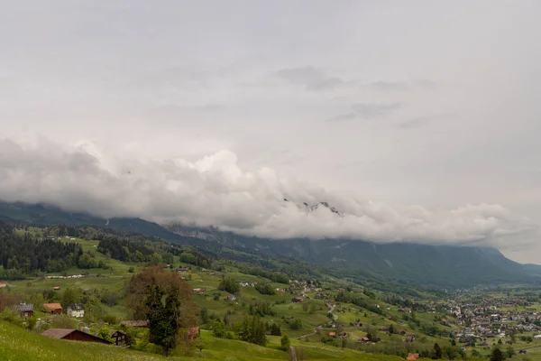 スイス ガムズ2022年5月5日春の曇りの日のライン渓谷の眺め — ストック写真