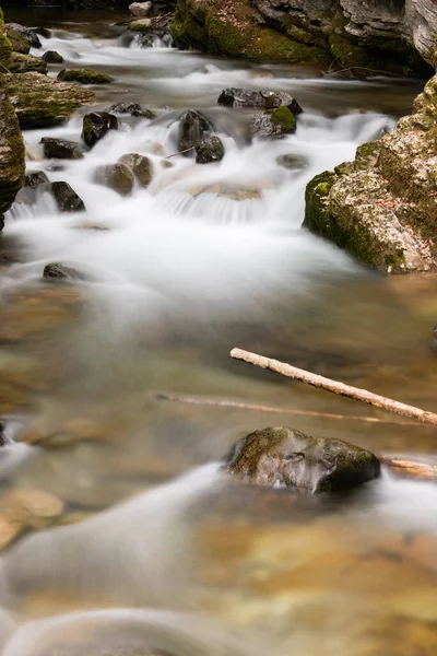 Unterwasser Švýcarsko Května 2022 Malá Alpská Řeka Teče Jaře Podél — Stock fotografie