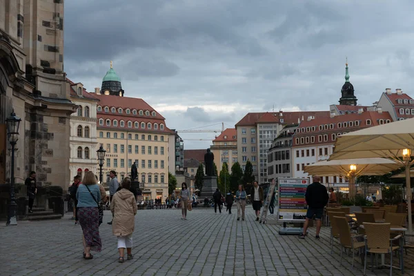 Dresden Saxon Germany July 2022 Pedestrians Walking Square Old Town — Foto de Stock
