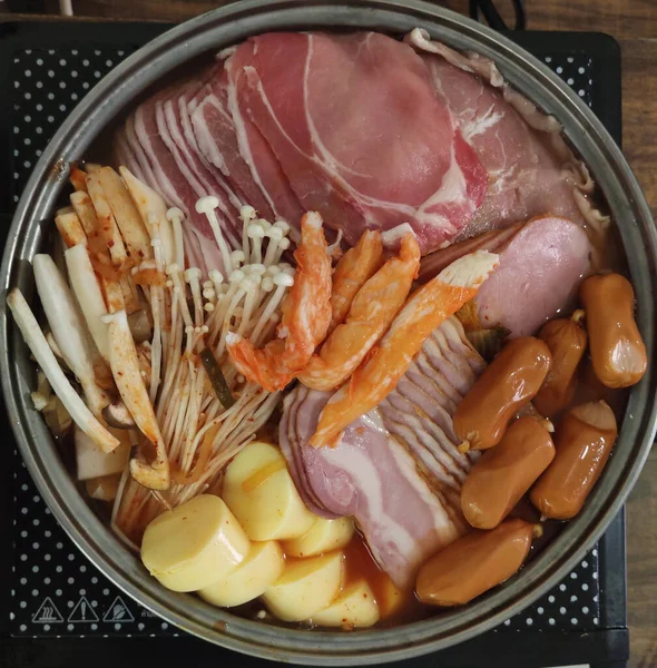 Sukiyaki Traditionelle Japanische Bio Frische Zutaten Rohes Fleisch Schweinespeck Eiertofu — Stockfoto