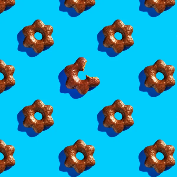 Pão Gengibre Chocolate Natal Fundo Azul Colocado Uma Fileira Com — Fotografia de Stock