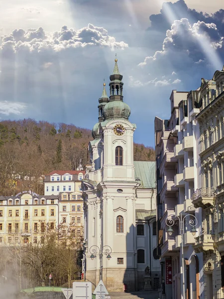 Karlovy Vary (Carlsbad) Çek Cumhuriyeti 'nin batısındaki Bohemya' da bir kaplıca kasabasıdır.