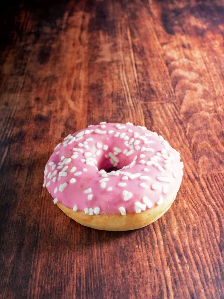 도넛은 아름다운 위에서 막굽고 있습니다 — 스톡 사진